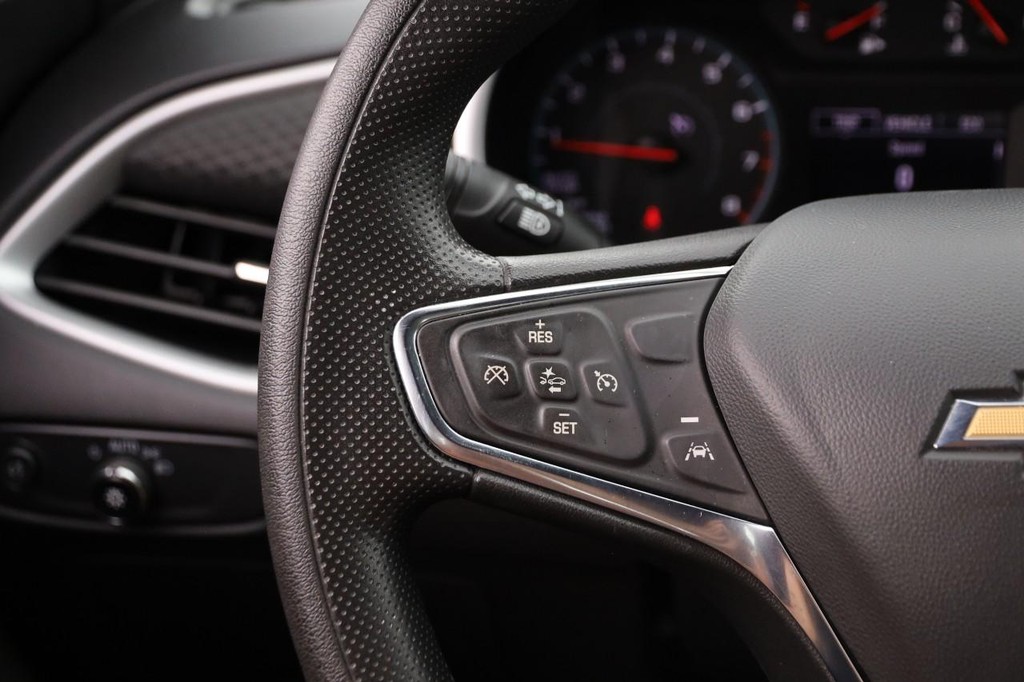 Chevrolet Malibu Vehicle Full-screen Gallery Image 12