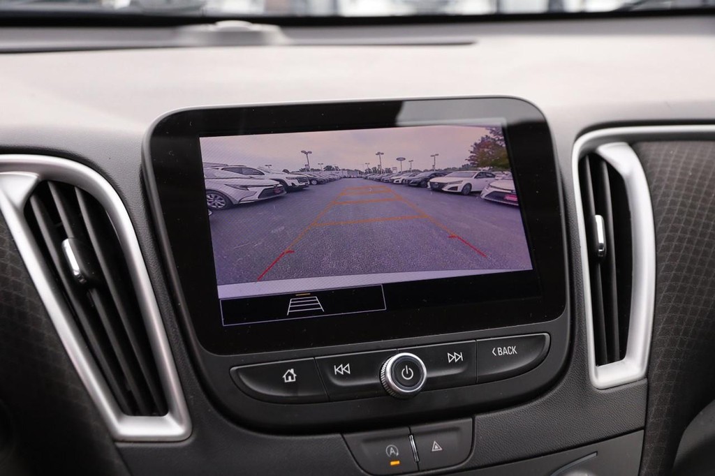 Chevrolet Malibu Vehicle Full-screen Gallery Image 17