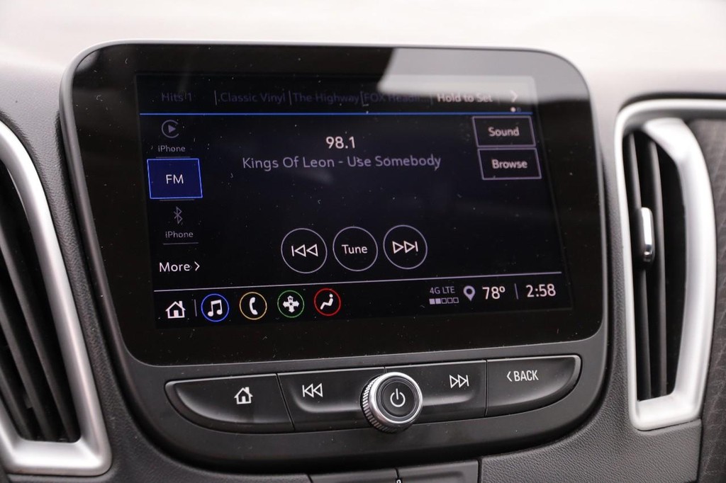 Chevrolet Malibu Vehicle Full-screen Gallery Image 19