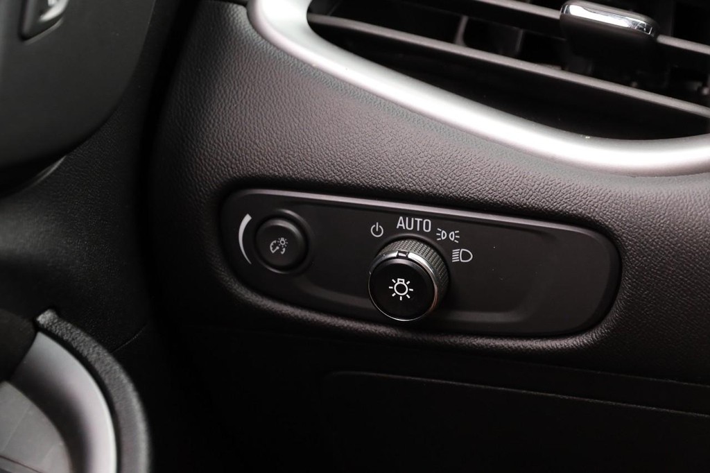 Chevrolet Malibu Vehicle Full-screen Gallery Image 21