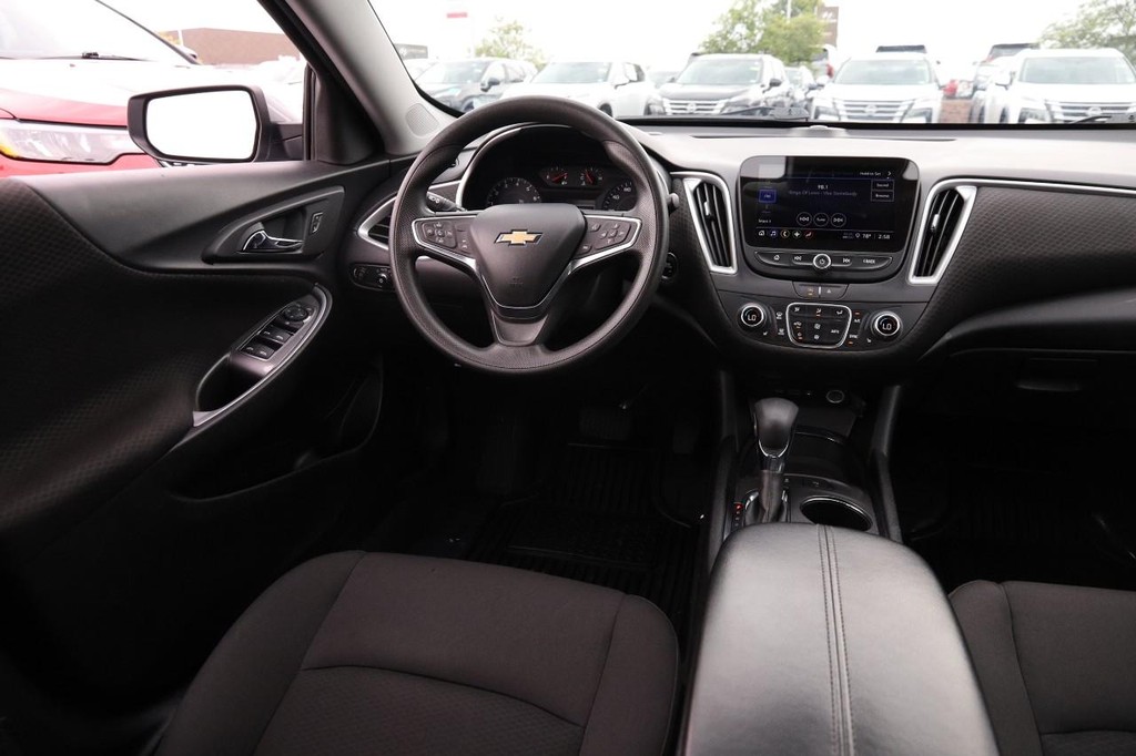 Chevrolet Malibu Vehicle Full-screen Gallery Image 23