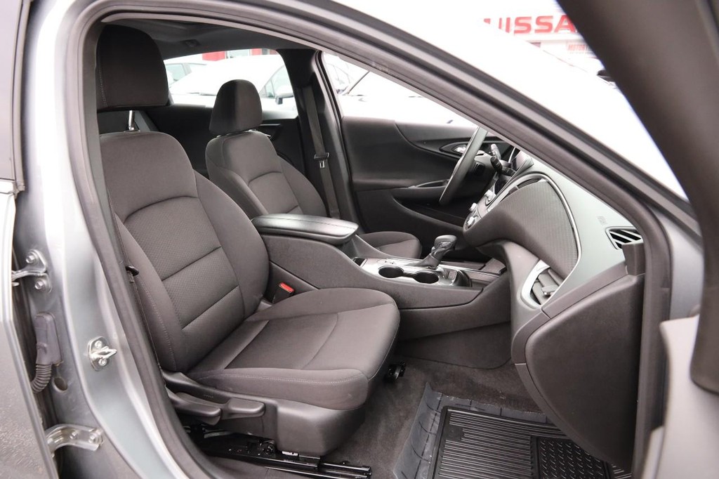 Chevrolet Malibu Vehicle Full-screen Gallery Image 27
