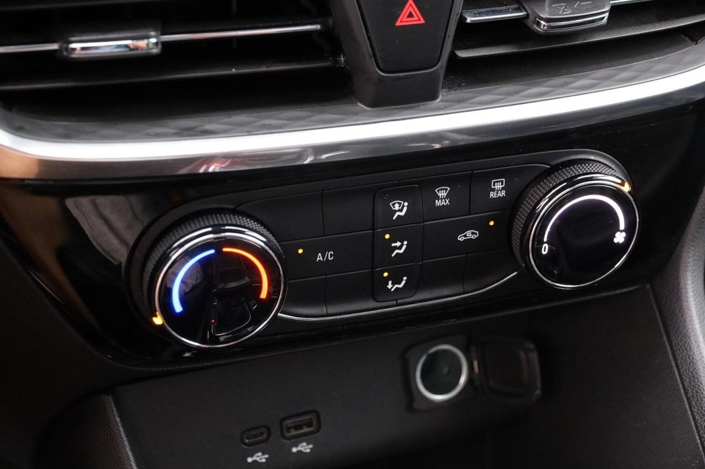 Buick Encore GX Vehicle Image 17