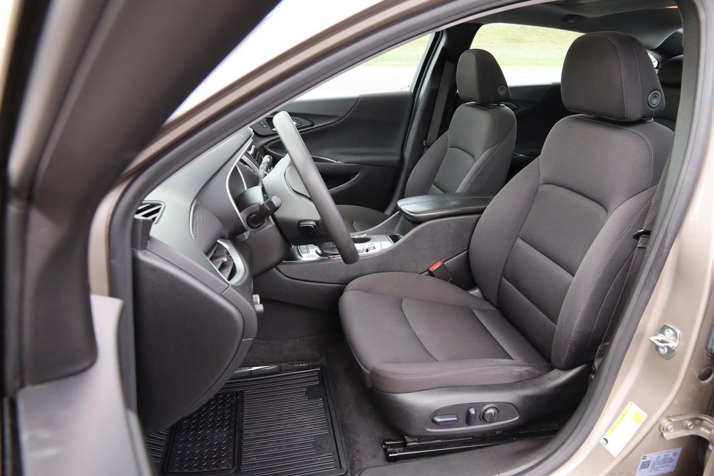 Chevrolet Malibu Vehicle Image 09