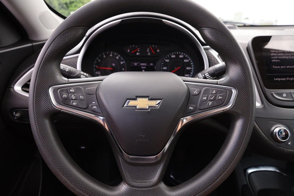 Chevrolet Malibu Vehicle Image 11