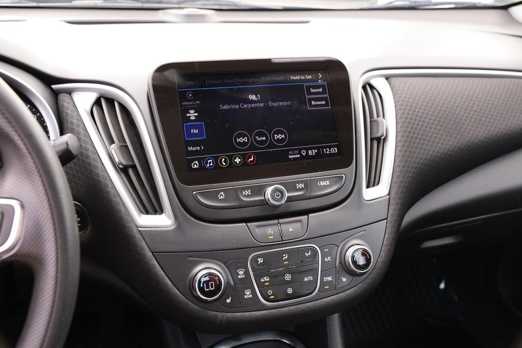 Chevrolet Malibu Vehicle Image 16