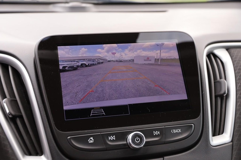 Chevrolet Malibu Vehicle Image 17