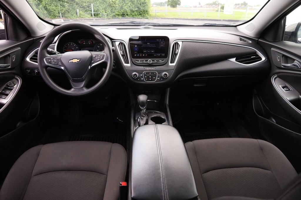 Chevrolet Malibu Vehicle Image 22