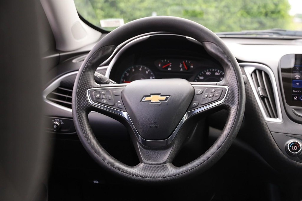 Chevrolet Malibu Vehicle Image 24