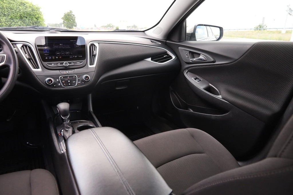 Chevrolet Malibu Vehicle Image 26