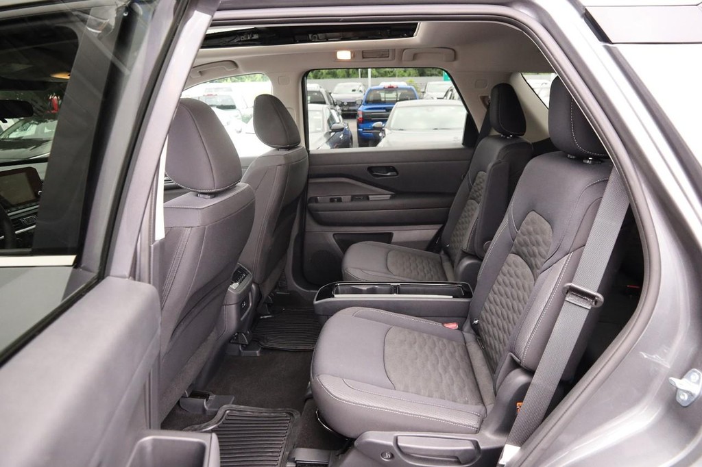 Nissan Pathfinder Vehicle Image 11