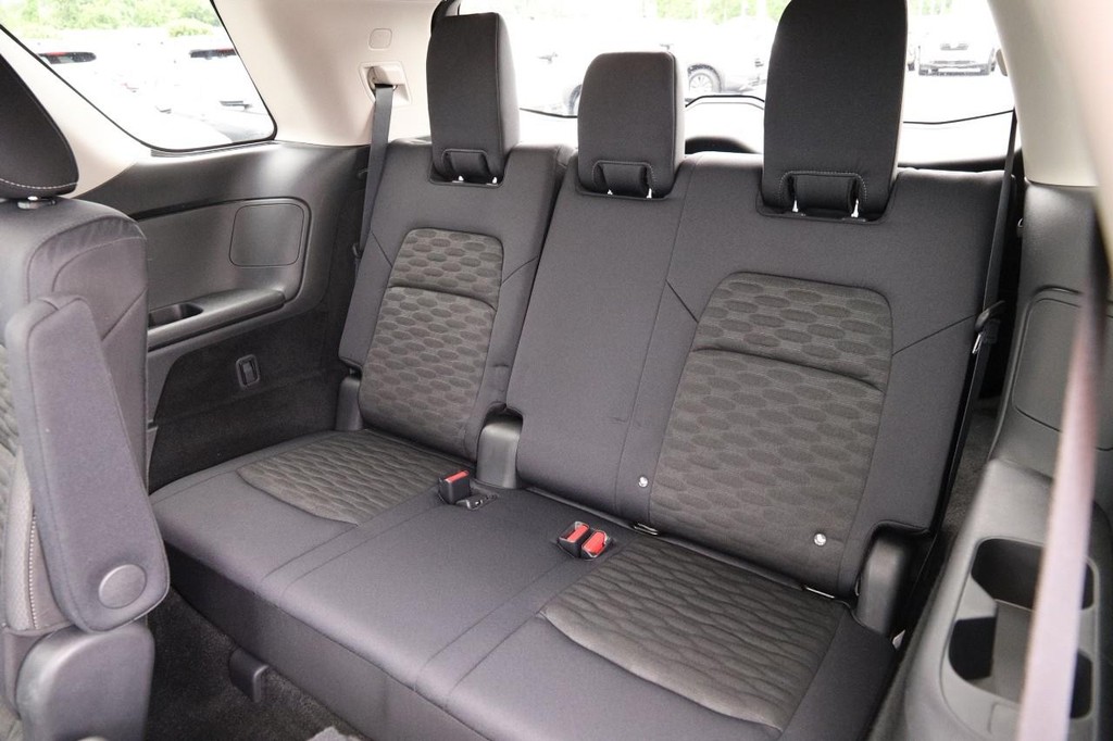 Nissan Pathfinder Vehicle Image 12