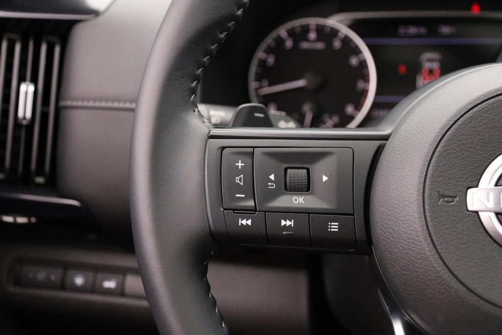 Nissan Pathfinder Vehicle Image 14