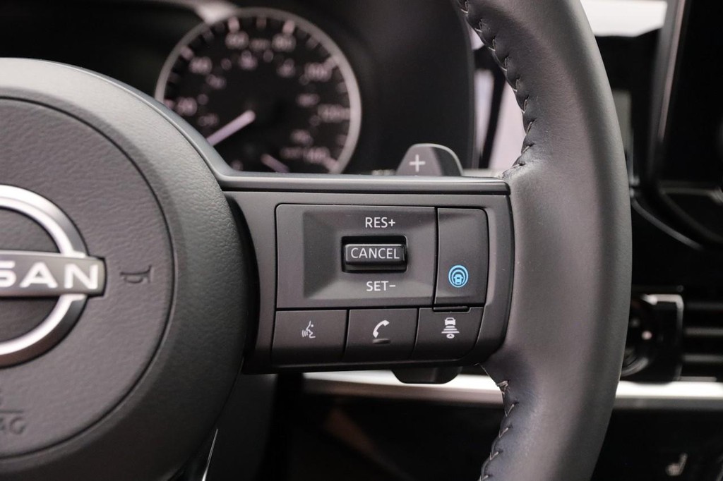 Nissan Pathfinder Vehicle Image 15