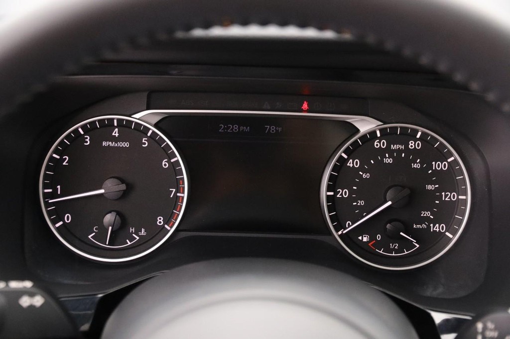 Nissan Pathfinder Vehicle Image 16