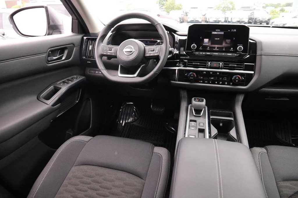 Nissan Pathfinder Vehicle Image 24