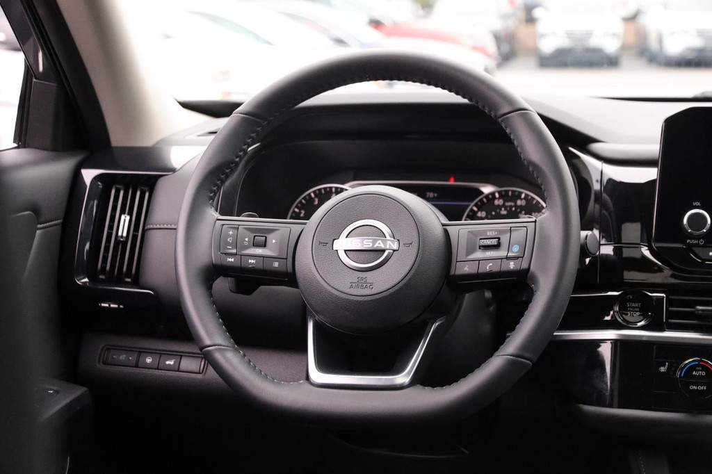 Nissan Pathfinder Vehicle Image 25