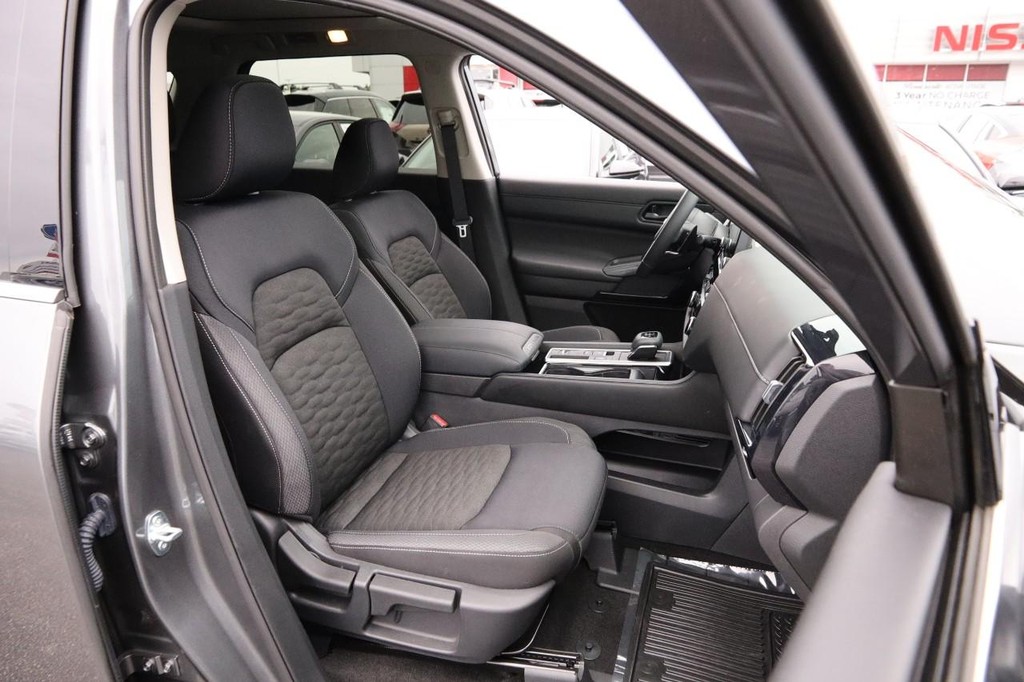 Nissan Pathfinder Vehicle Image 28
