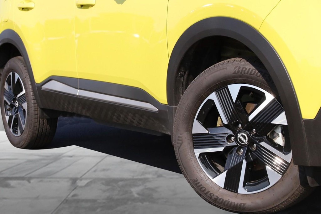 Nissan Kicks Vehicle Image 03