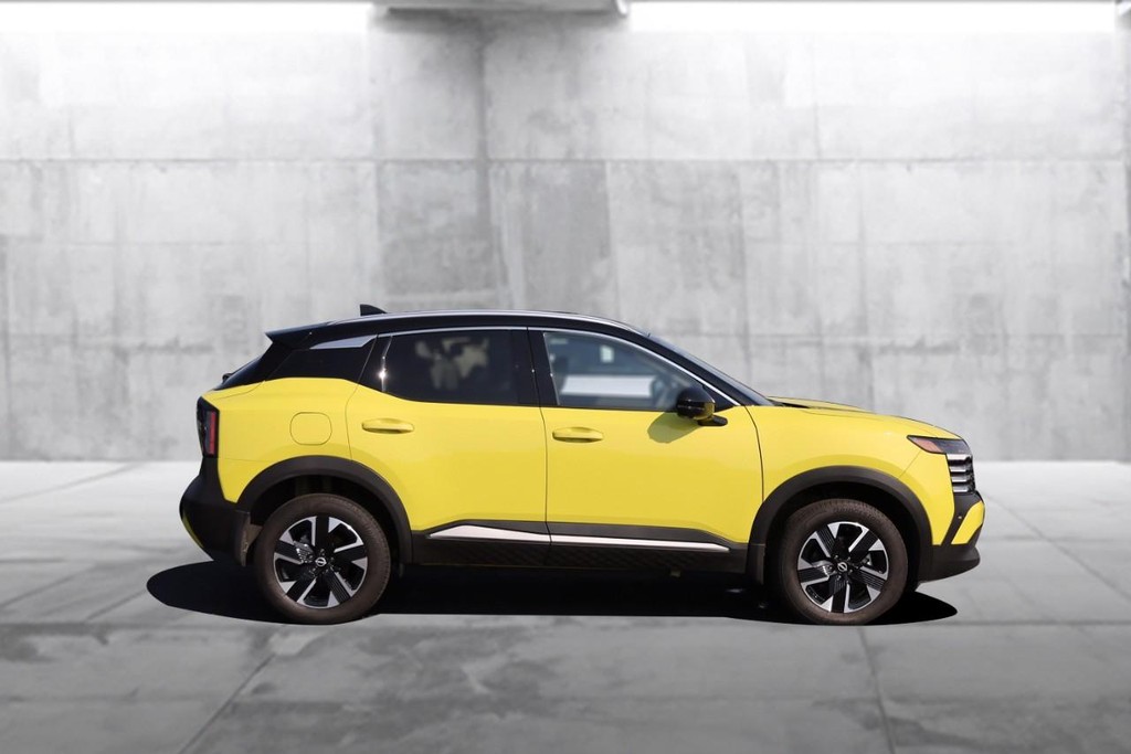 Nissan Kicks Vehicle Image 05