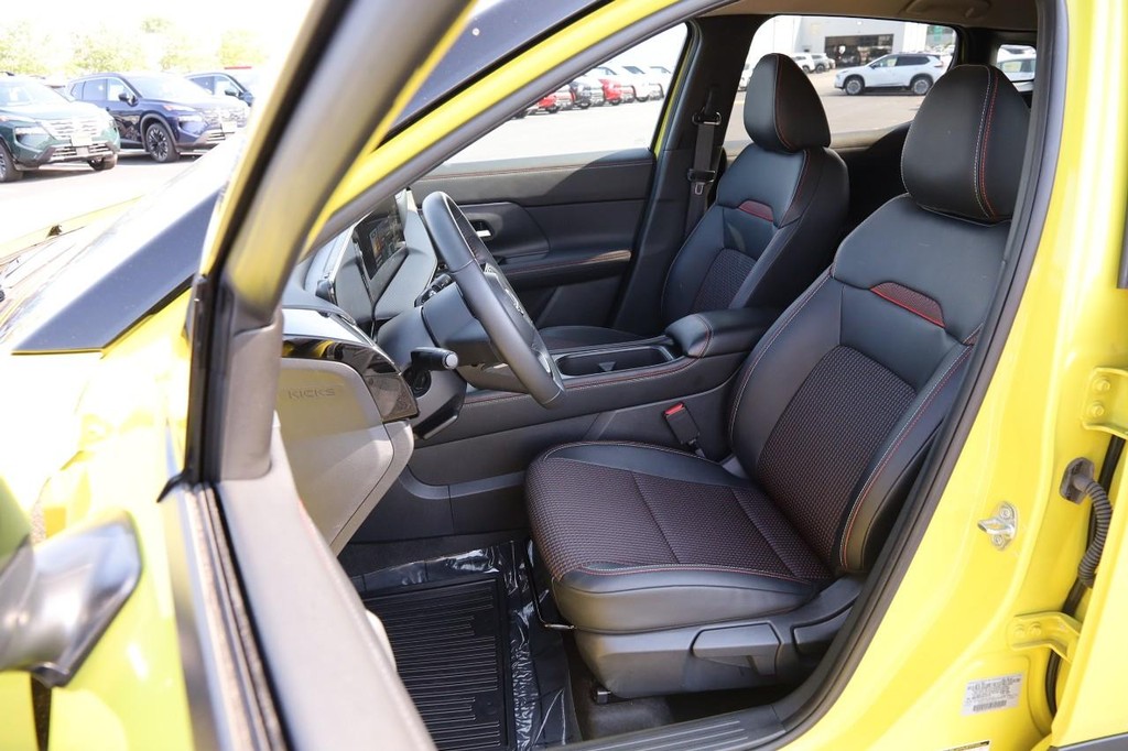 Nissan Kicks Vehicle Image 08