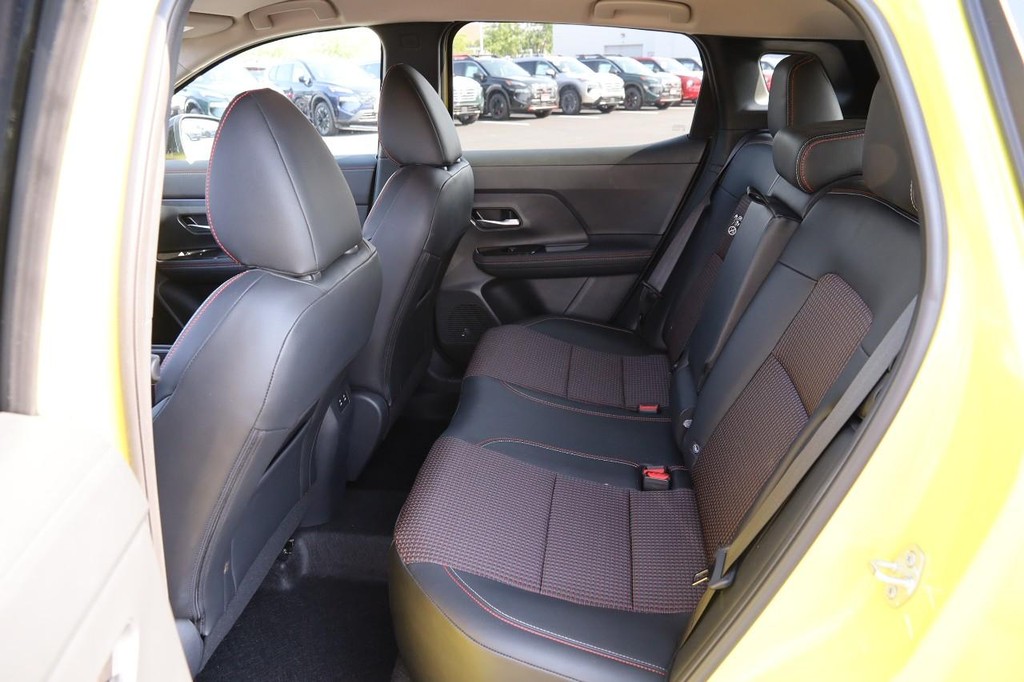 Nissan Kicks Vehicle Image 09