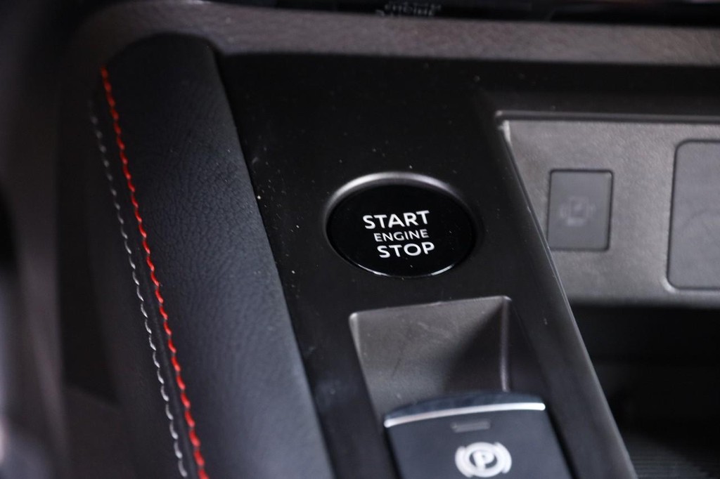 Nissan Kicks Vehicle Image 14