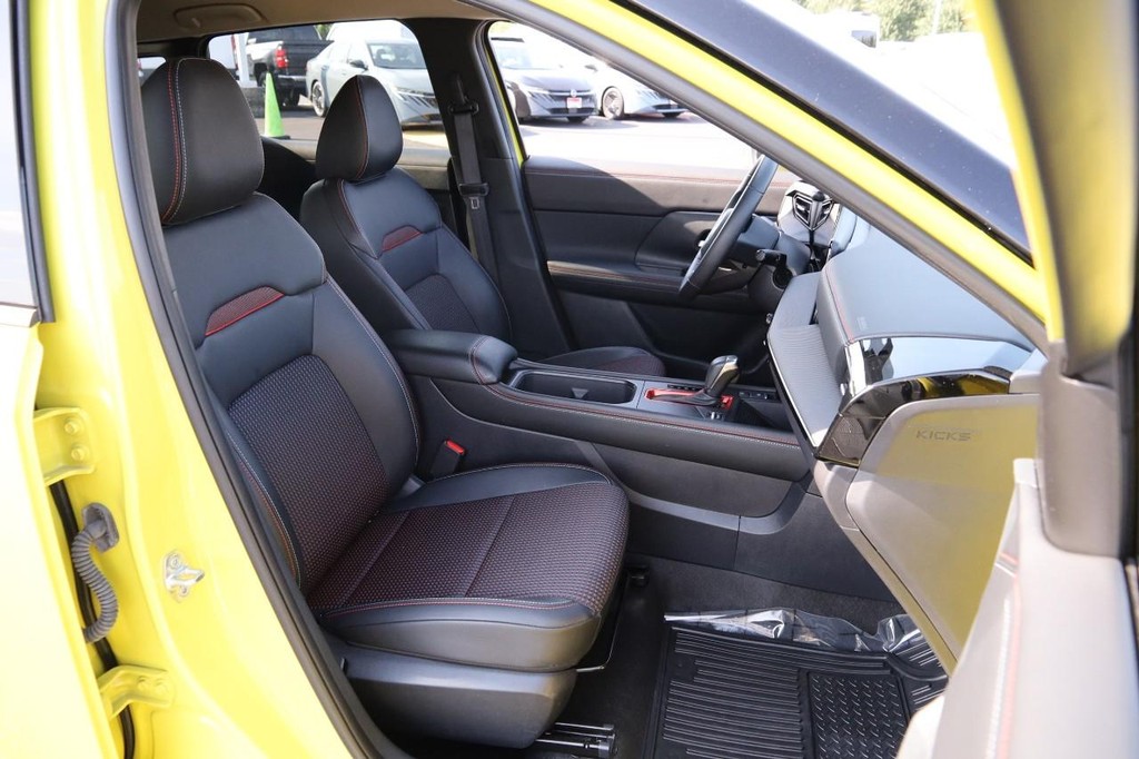 Nissan Kicks Vehicle Image 27