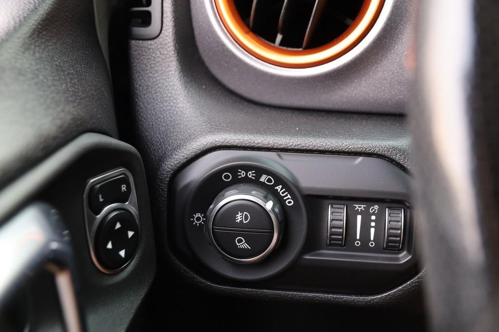 Jeep Gladiator Vehicle Image 21
