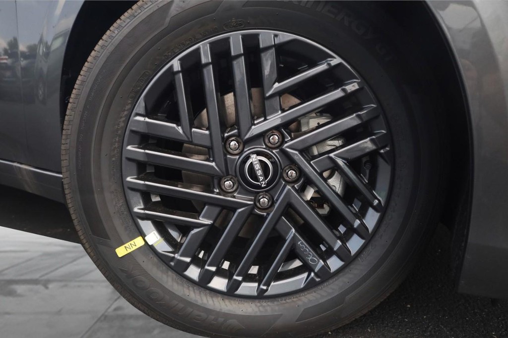 Nissan Sentra Vehicle Image 03