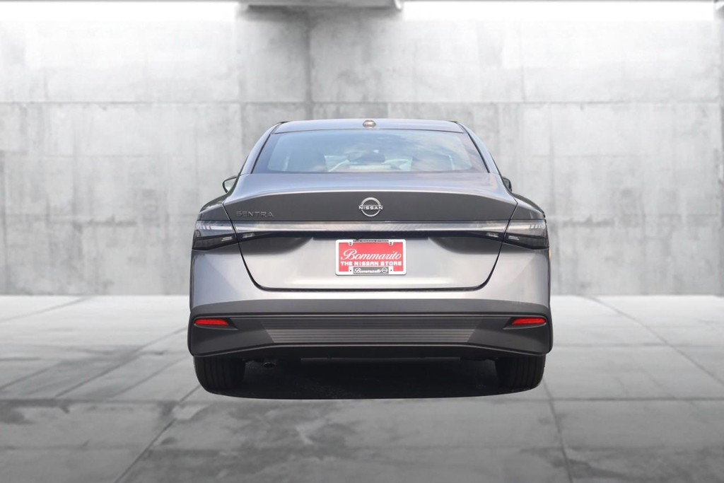 Nissan Sentra Vehicle Image 06