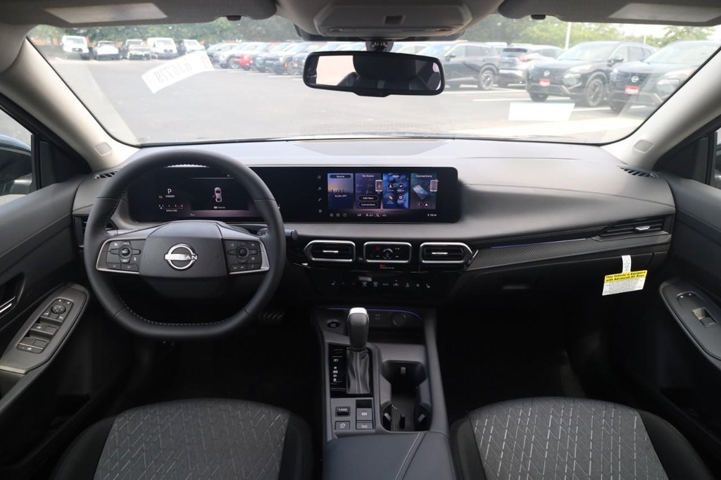 Nissan Sentra Vehicle Image 07