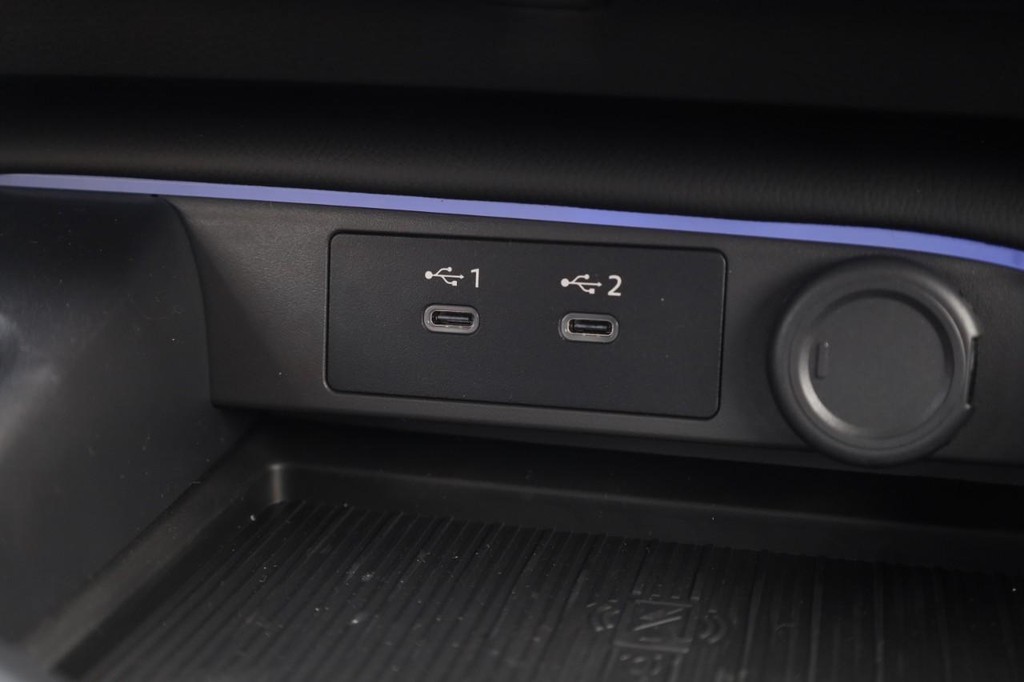Nissan Sentra Vehicle Image 14