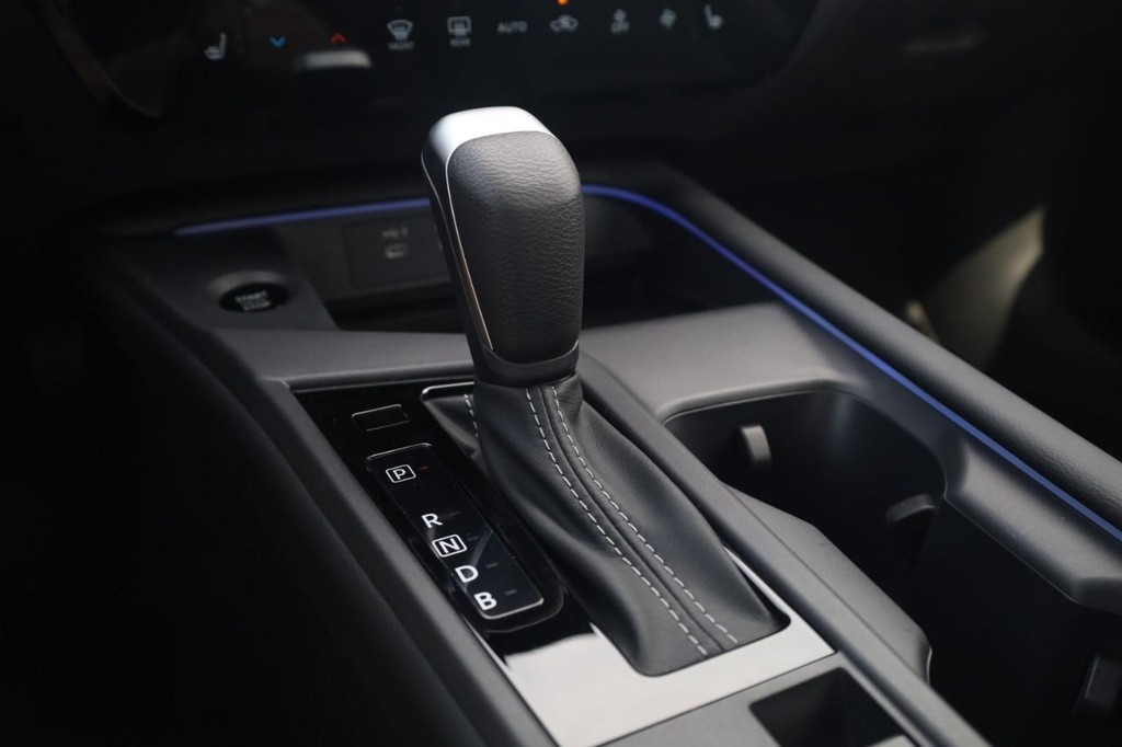 Nissan Sentra Vehicle Image 16