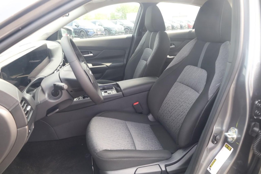 Nissan Sentra Vehicle Image 17