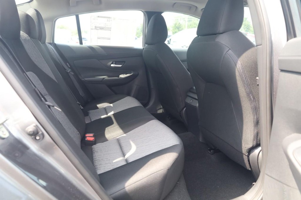 Nissan Sentra Vehicle Image 19