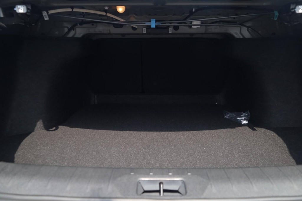 Nissan Sentra Vehicle Image 21