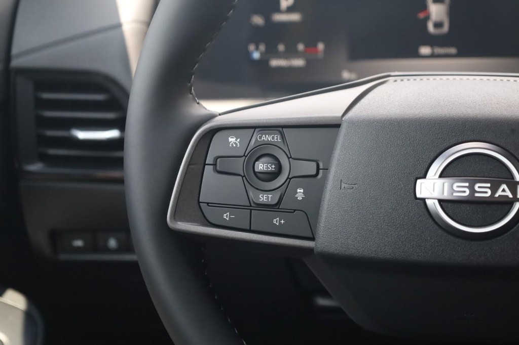 Nissan Sentra Vehicle Image 10