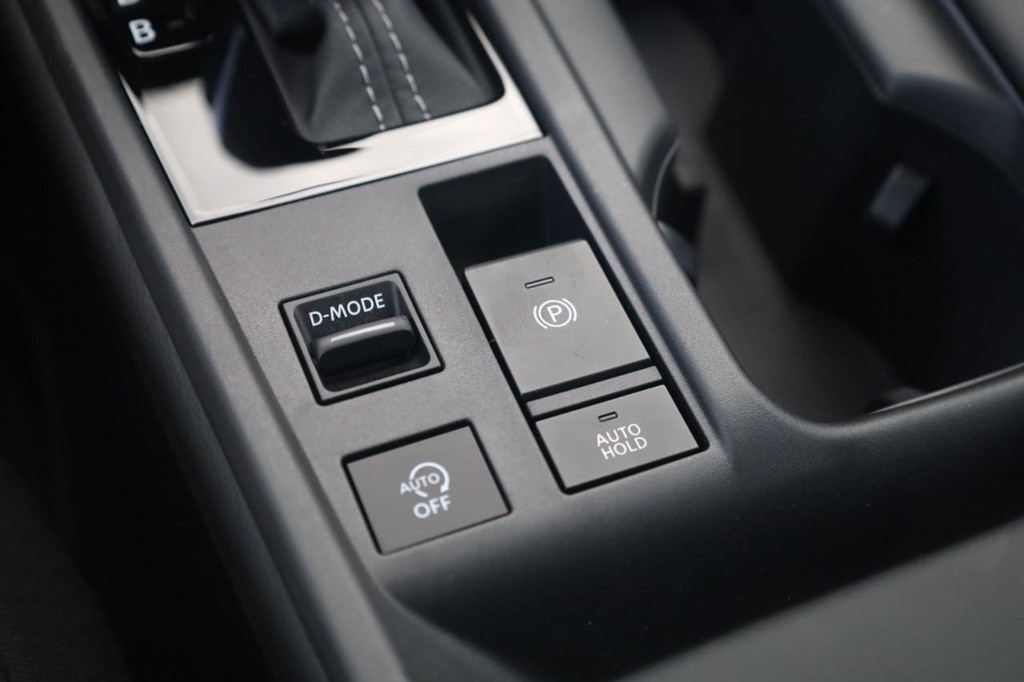 Nissan Sentra Vehicle Image 18