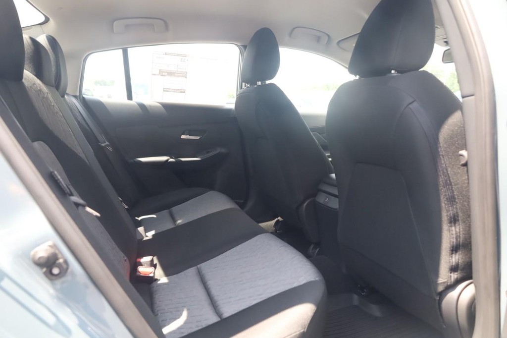 Nissan Sentra Vehicle Image 22