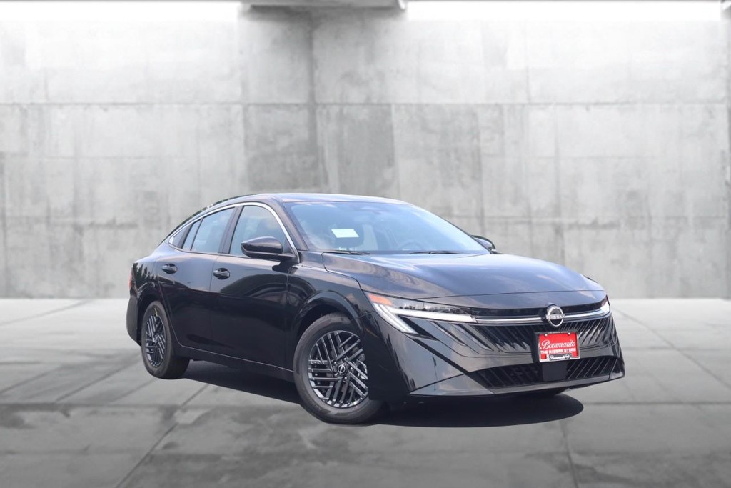 Nissan Sentra Vehicle Image 02