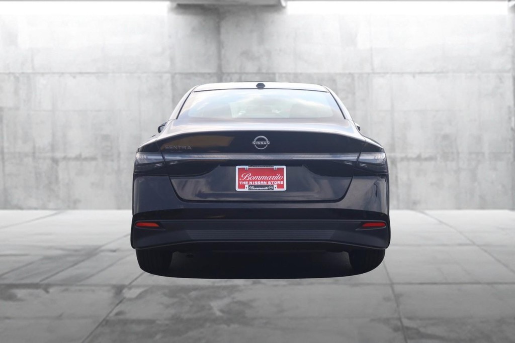 Nissan Sentra Vehicle Image 06