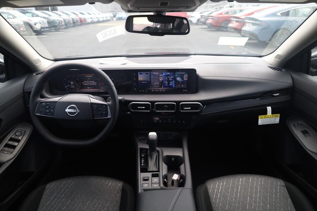 Nissan Sentra Vehicle Image 07