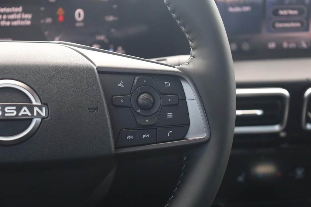 Nissan Sentra Vehicle Image 09