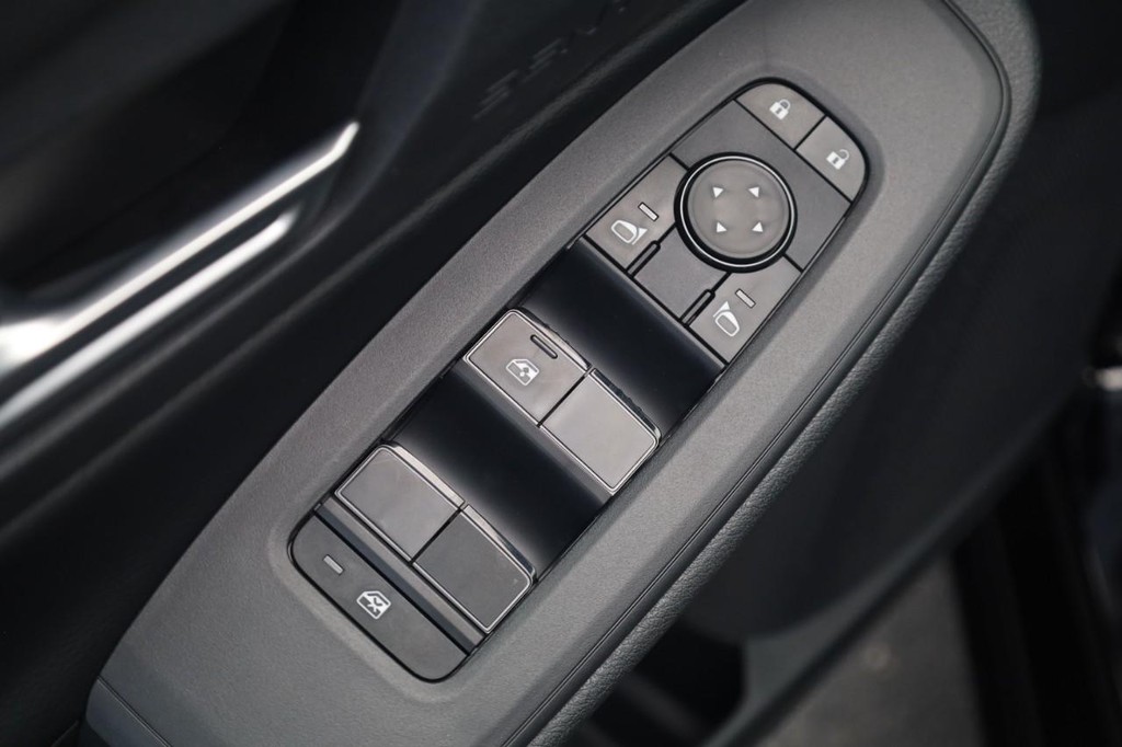Nissan Sentra Vehicle Image 11