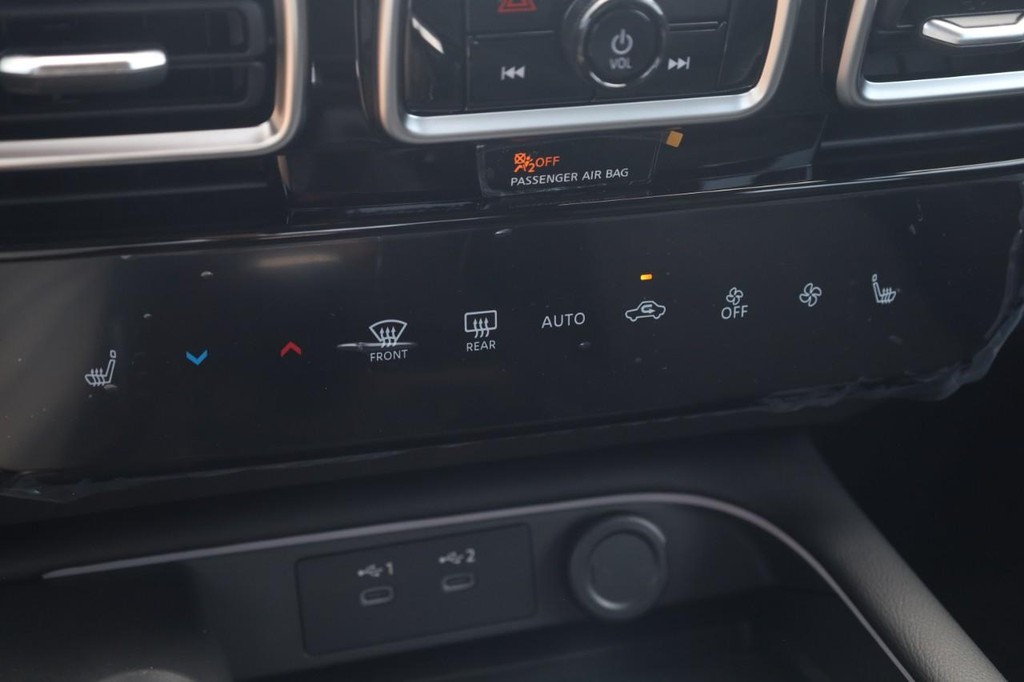 Nissan Sentra Vehicle Image 16