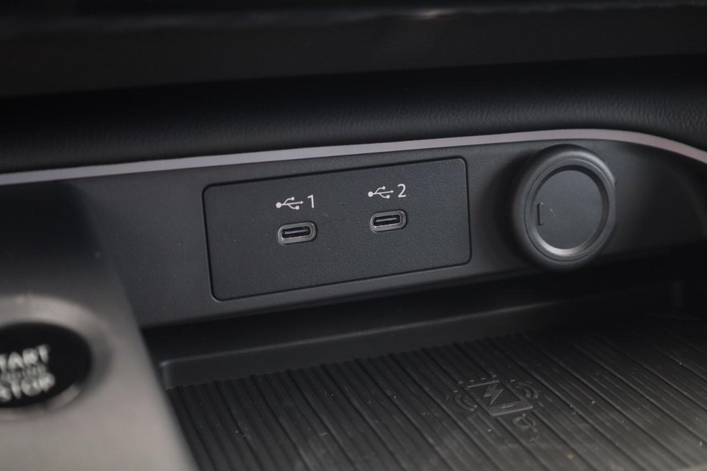 Nissan Sentra Vehicle Image 17
