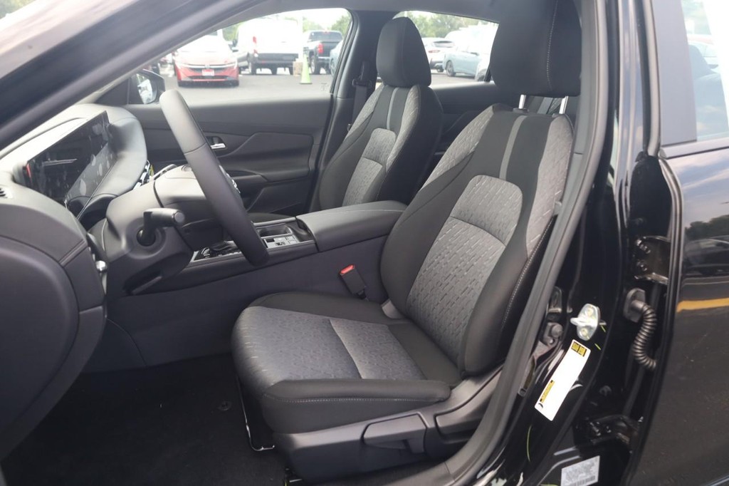 Nissan Sentra Vehicle Image 20