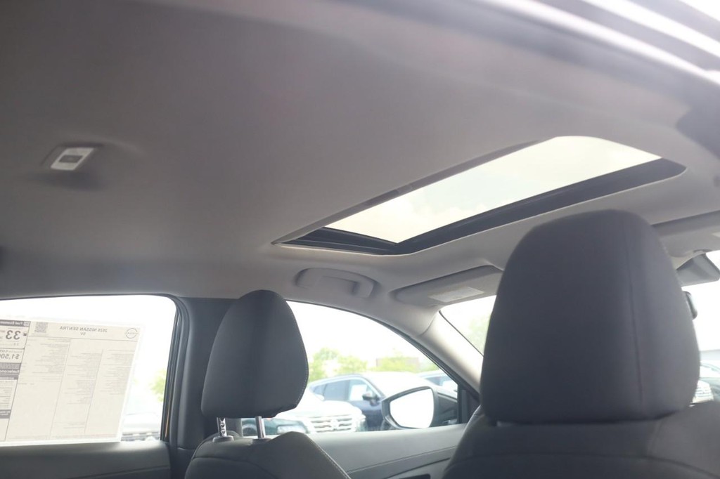 Nissan Sentra Vehicle Image 23