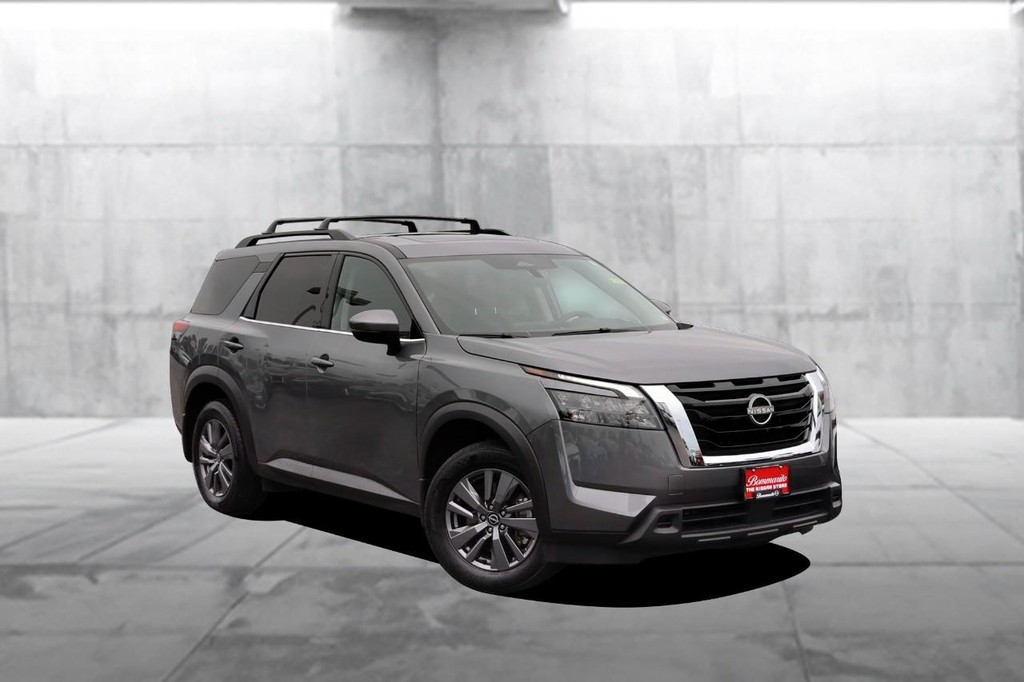 Nissan Pathfinder Vehicle Image 02